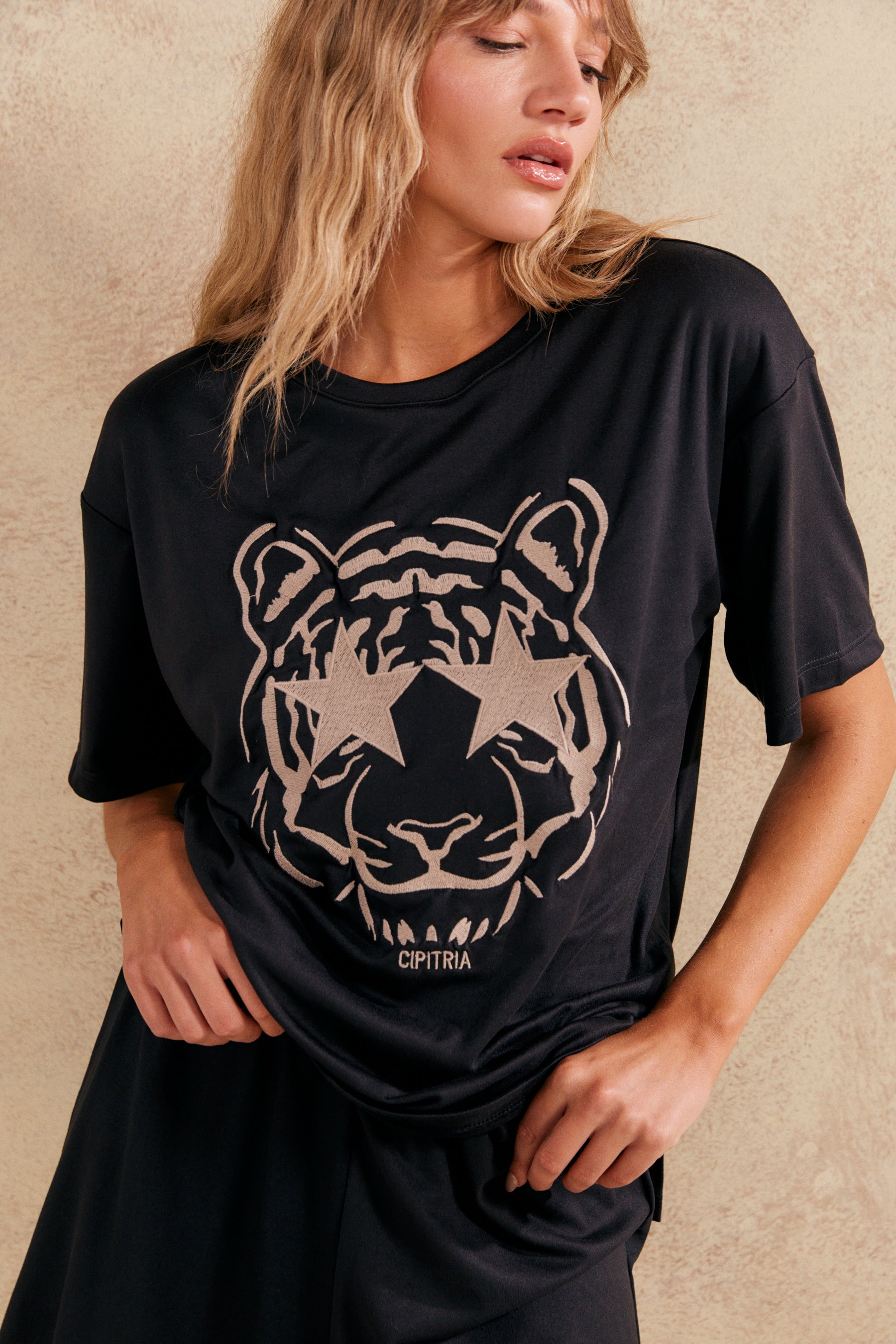 REMERA INDIA NEGRO
