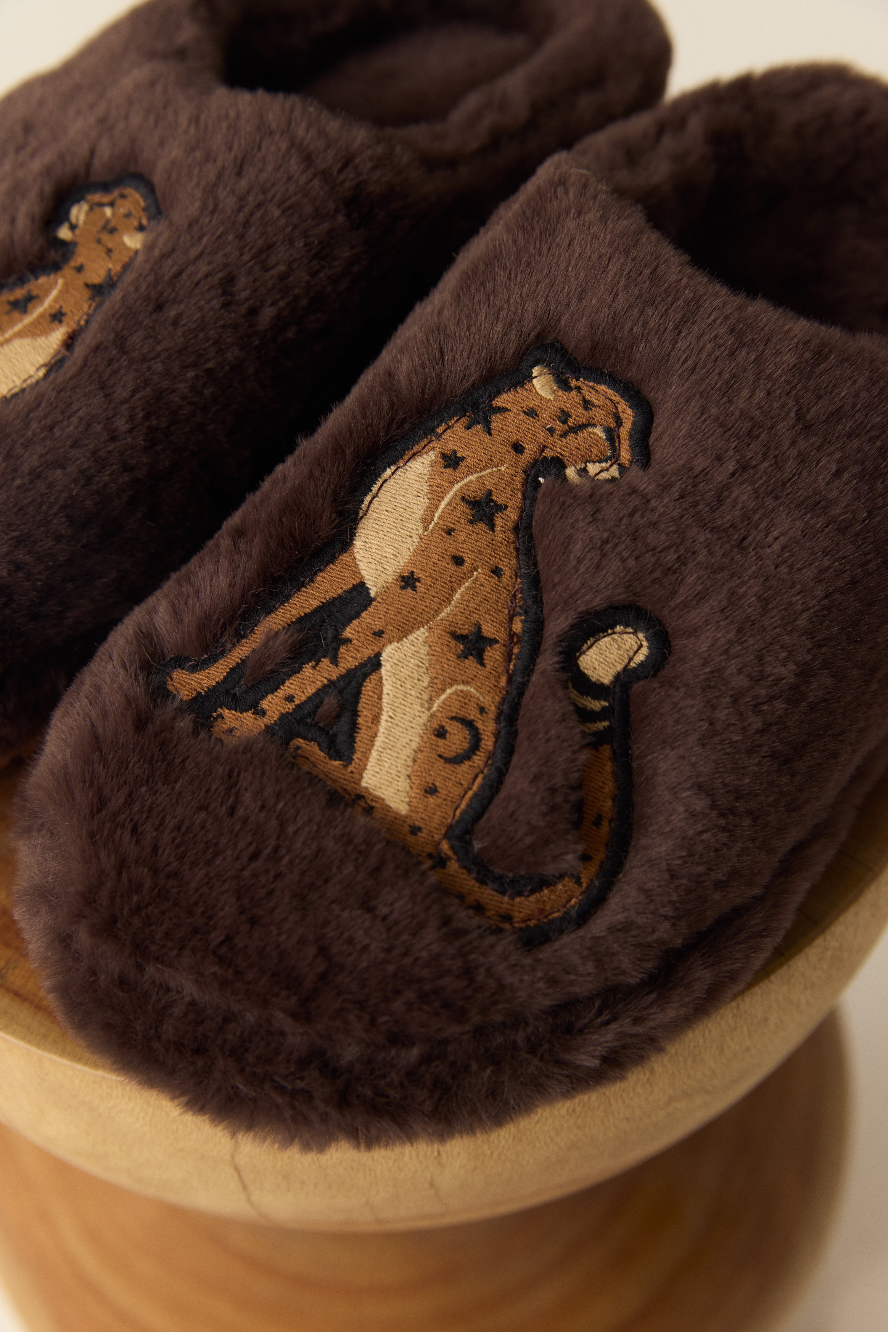 PANTUFLON MIZAR MARRON